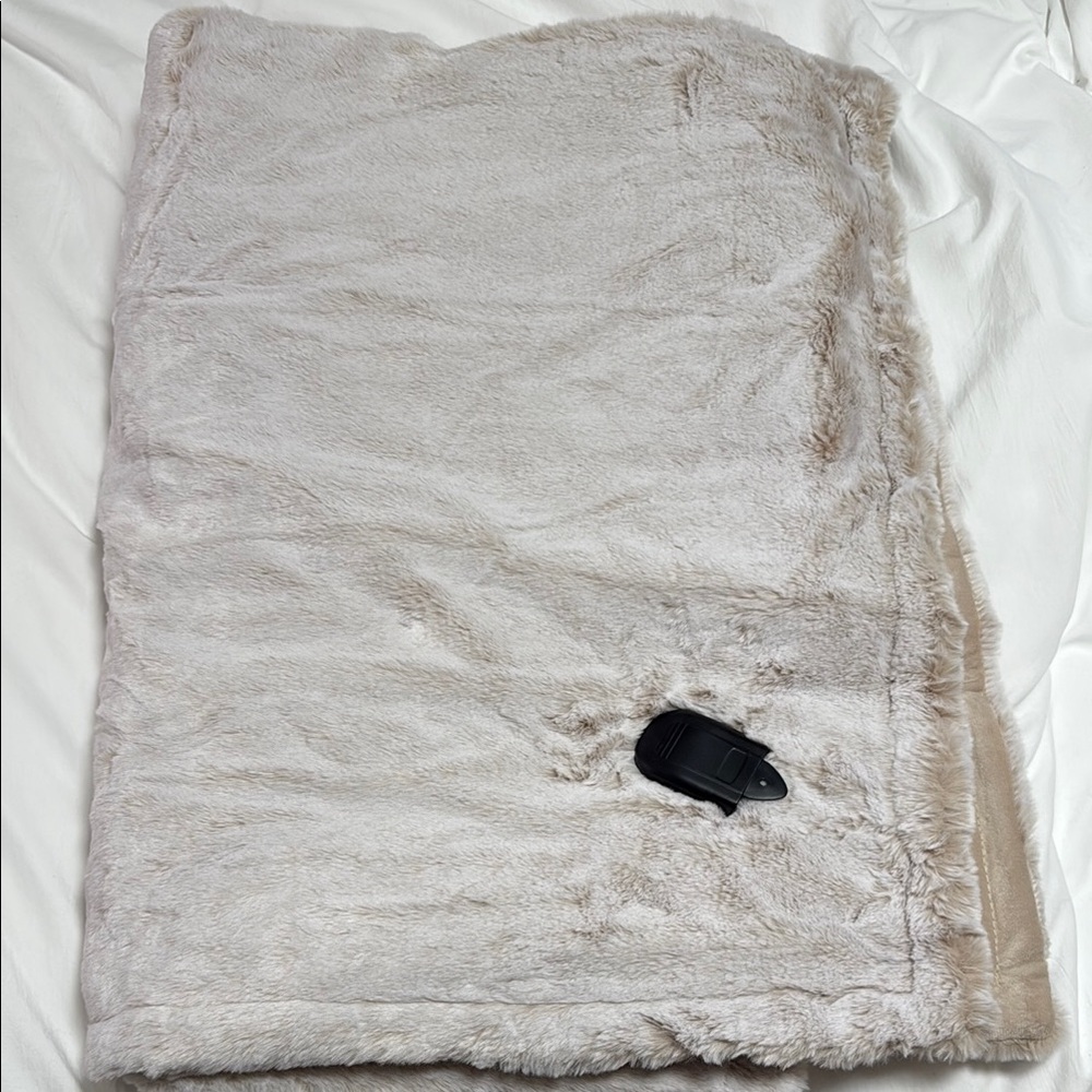 Ugg heated blanket Plush Blanket in Cream